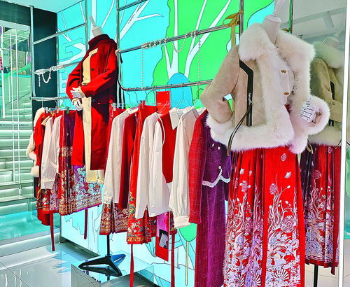 國風(fēng)服飾煥發(fā)新活力 馬面裙成為不少市民的 新年戰(zhàn)袍